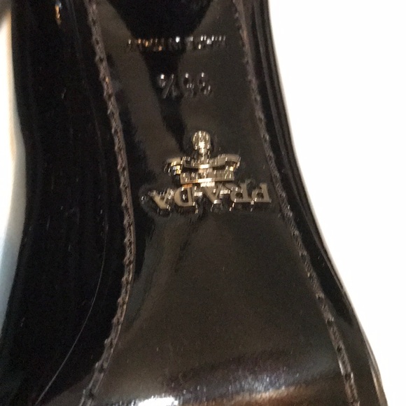 SOLD โ๏ธAuthentic PRADA Milano patent leather pump - Picture 4 of 7